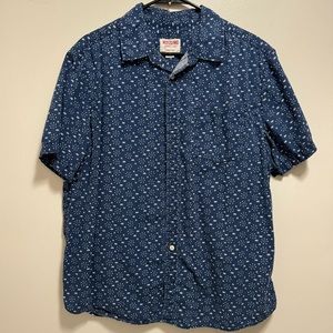 Short sleeved button up shirt (XL)